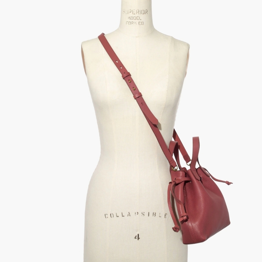 Madewell Small Drawstring Transport Leather Crossbody - Antique Rose 🌹 - Picture 4 of 16